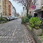 Fewokoko-privat Zentral Lorettoviertel Rheinufer Altstadt Messe Landtag Koenigsallee Appartement